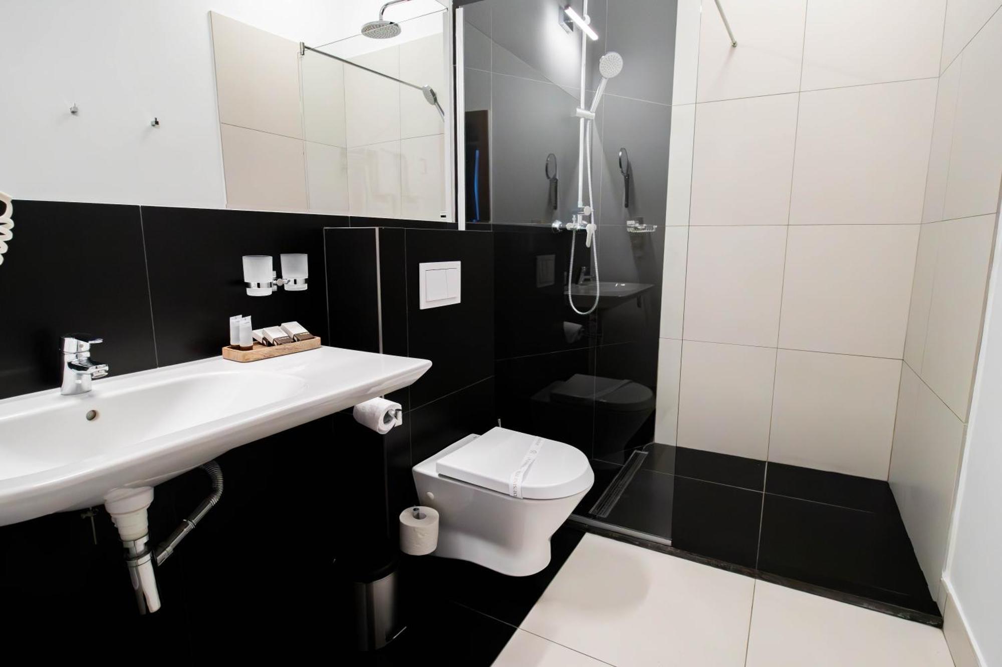 Hotel Ottimo Брашов Экстерьер фото