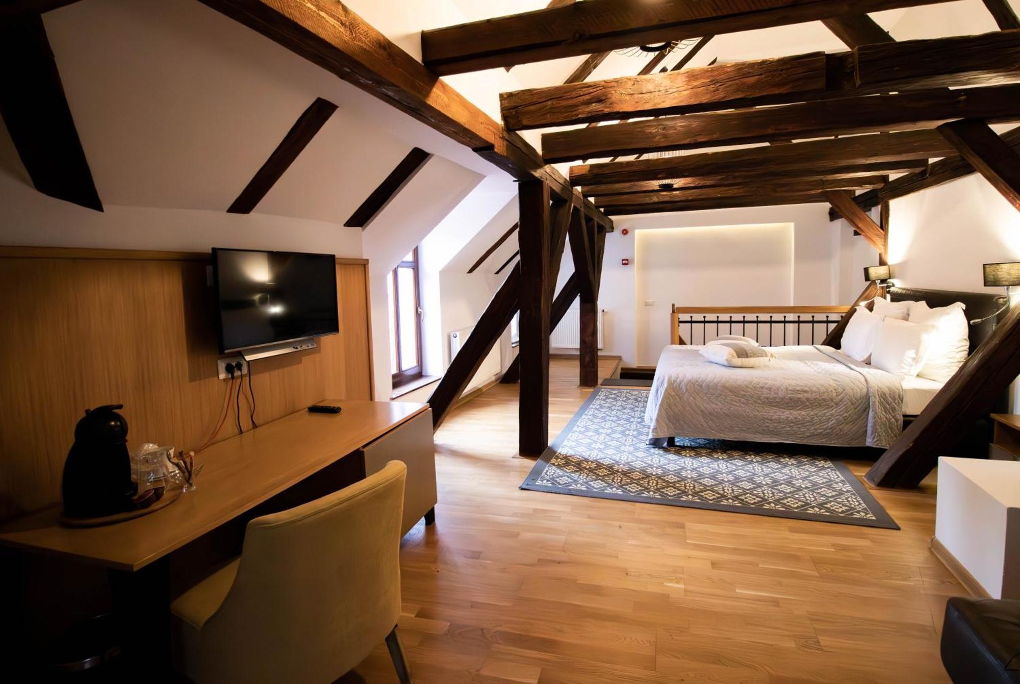 Hotel Ottimo Брашов Экстерьер фото
