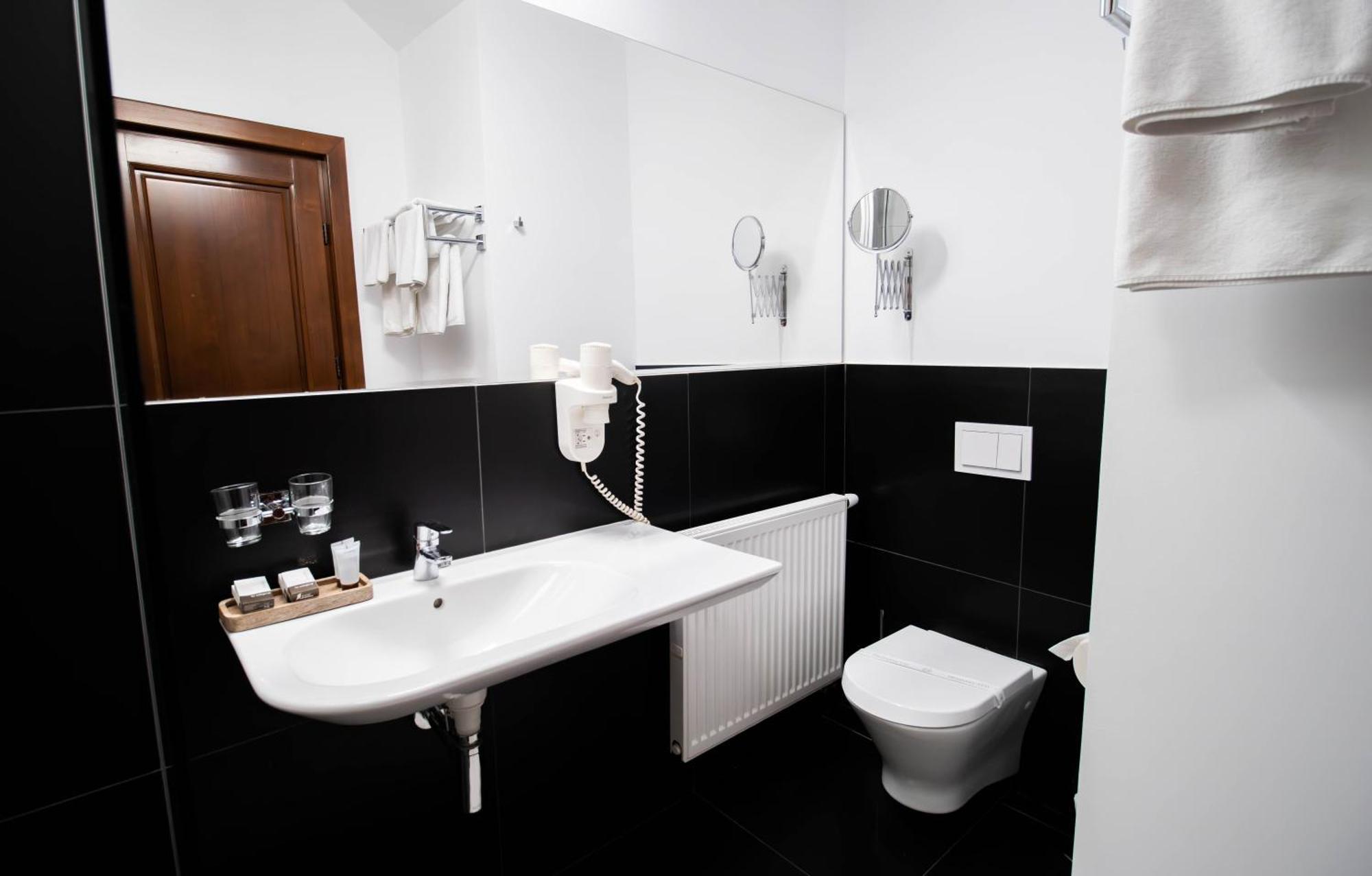 Hotel Ottimo Брашов Экстерьер фото
