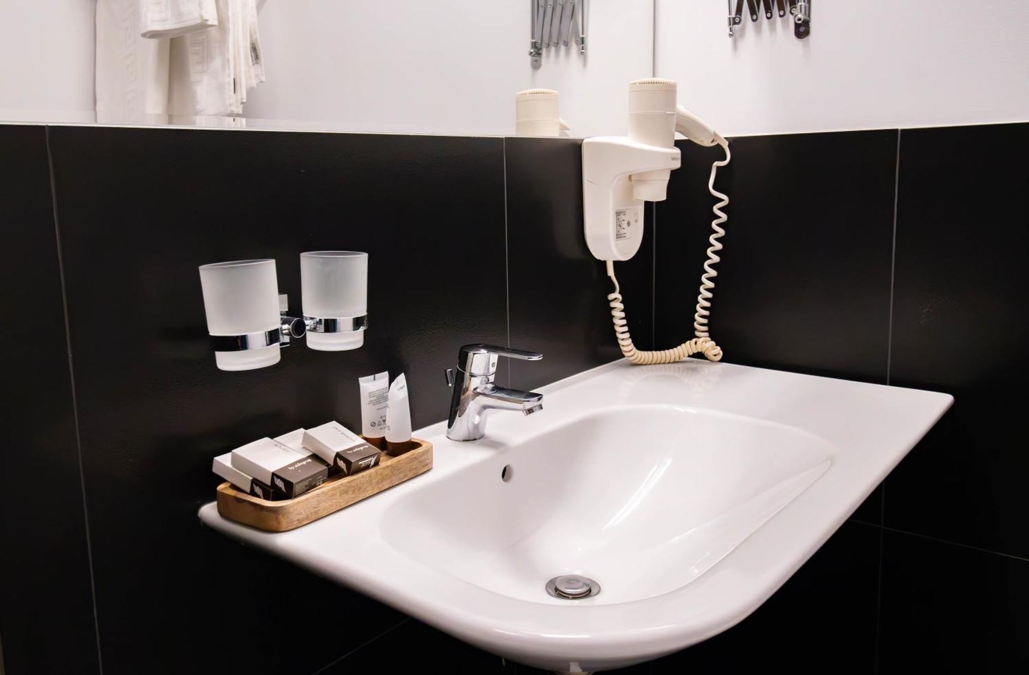 Hotel Ottimo Брашов Экстерьер фото