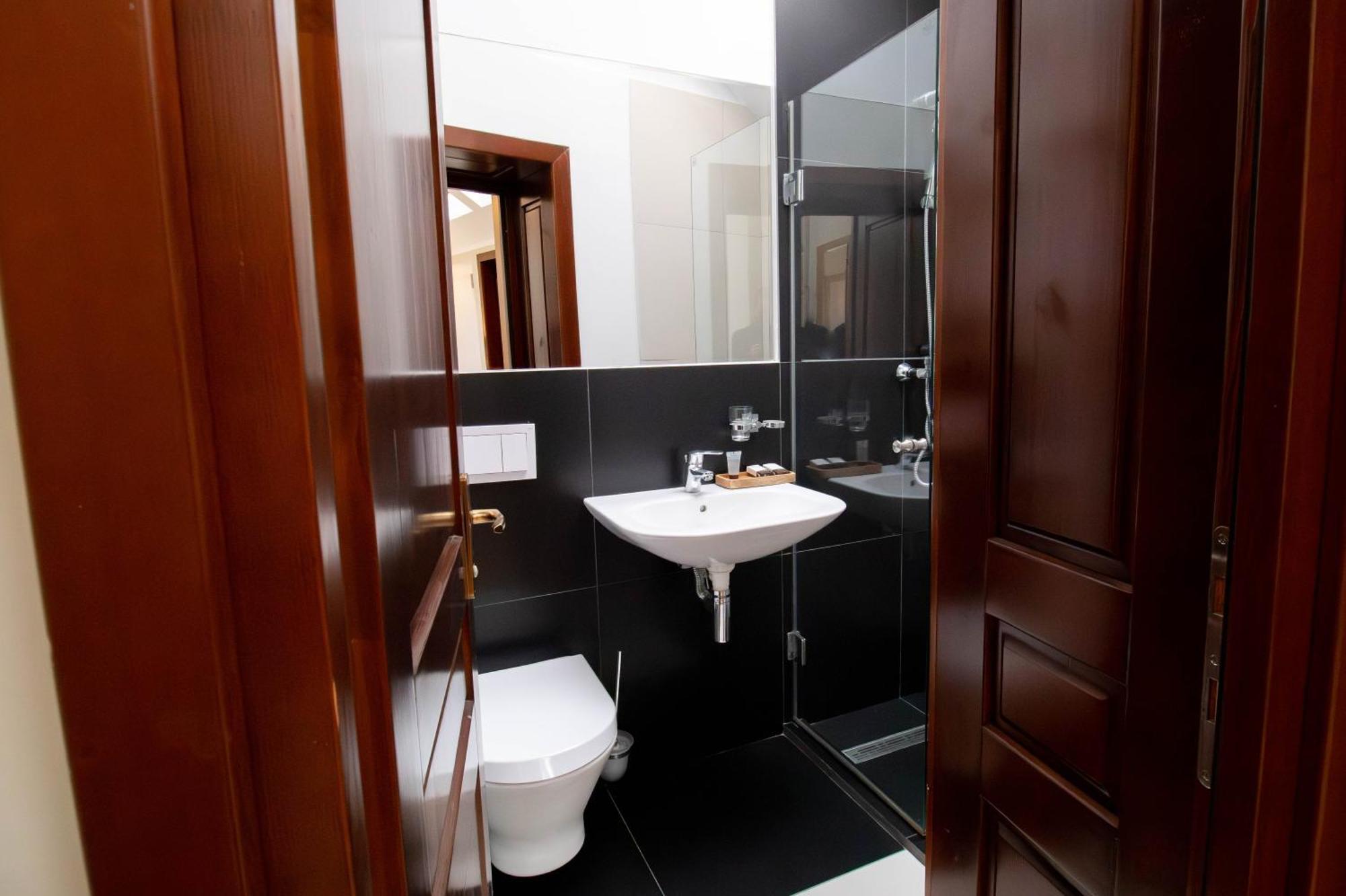Hotel Ottimo Брашов Экстерьер фото